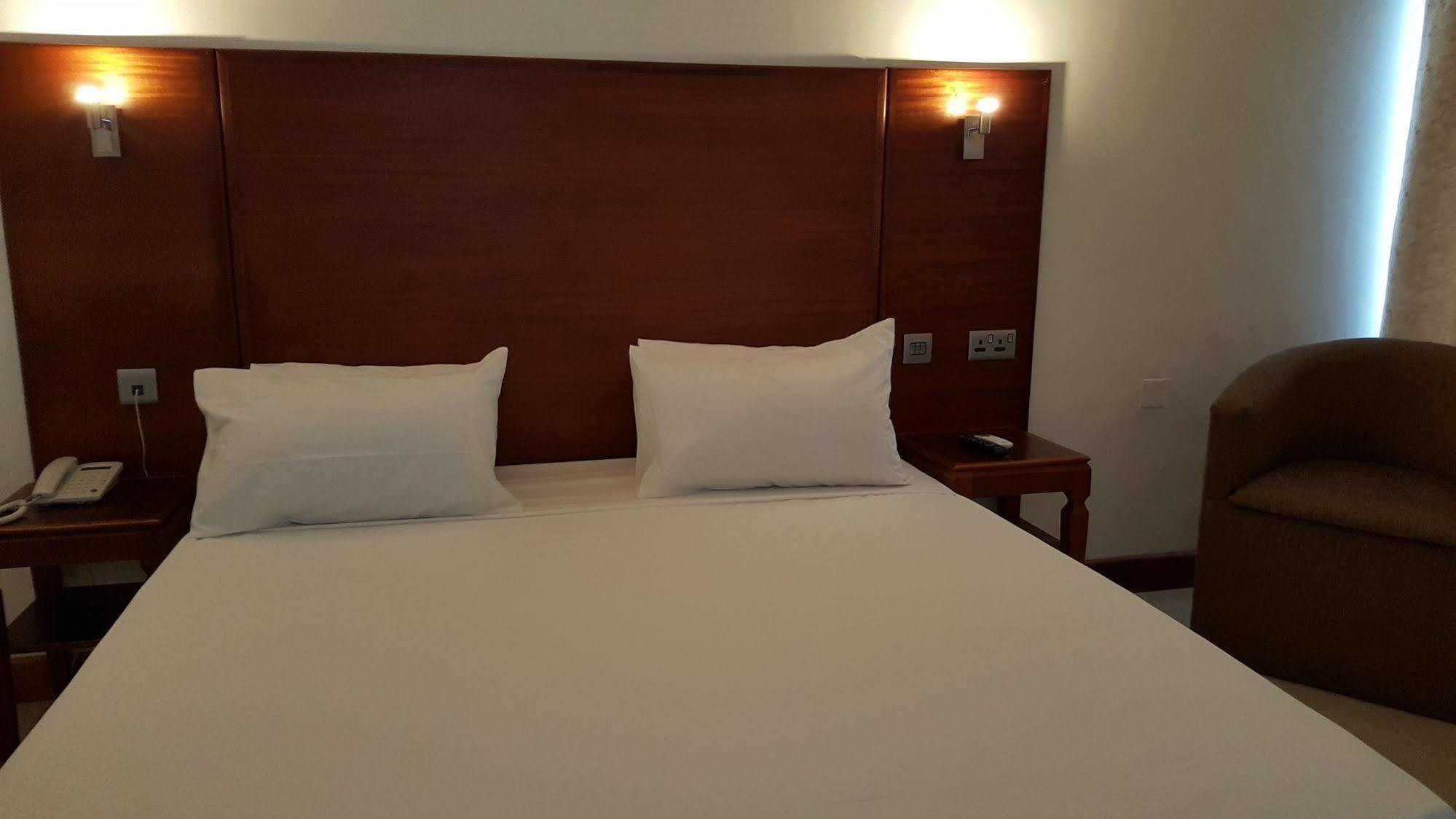 Golden Gate Hotel Κούμασι Εξωτερικό φωτογραφία